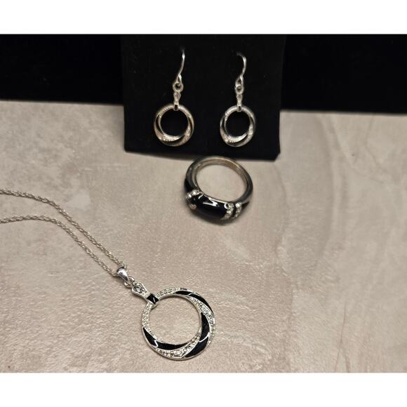 Avon 3 pc set Necklace Earrings Ring Black Silver Tone Classic Style NEW - Picture 3 of 10